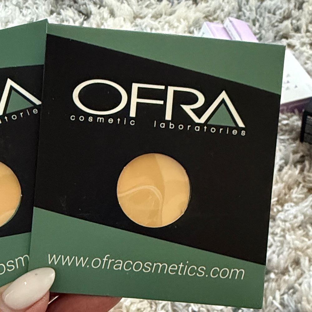 OFRA Concealer in Soft Yellow banana powder